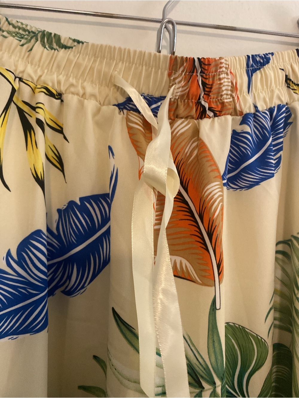 Vintage Unbranded Cream Tropical Leaf Midi Skirt with Elastic Waist and Pockets - Picture 2 of 6
